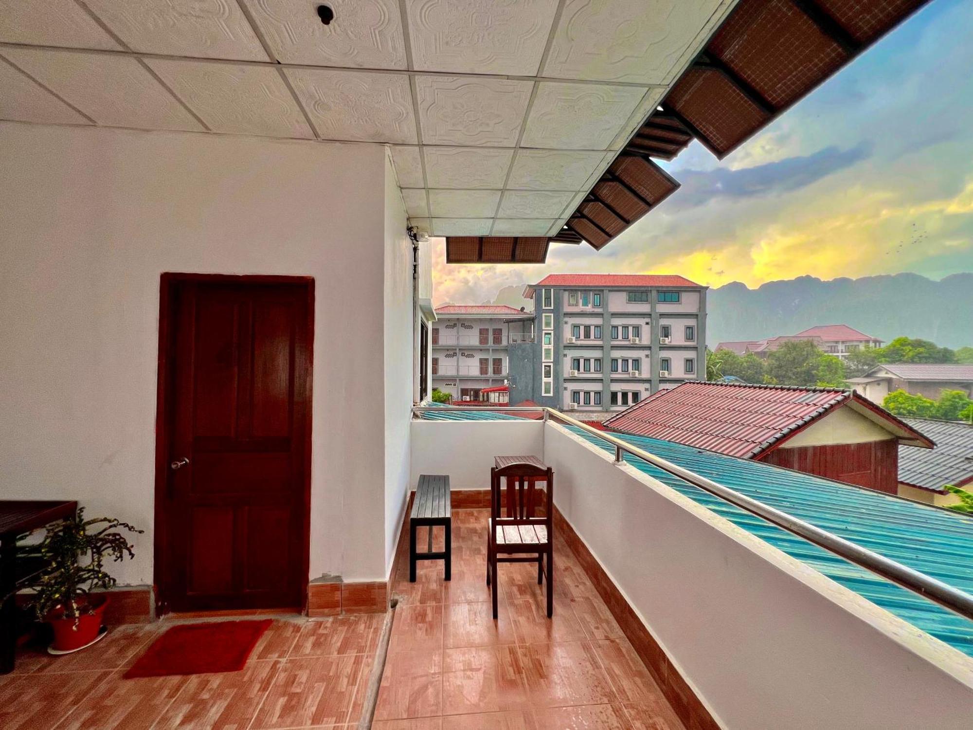 Easy Go Backpacker Hostel Vang Vieng Extérieur photo
