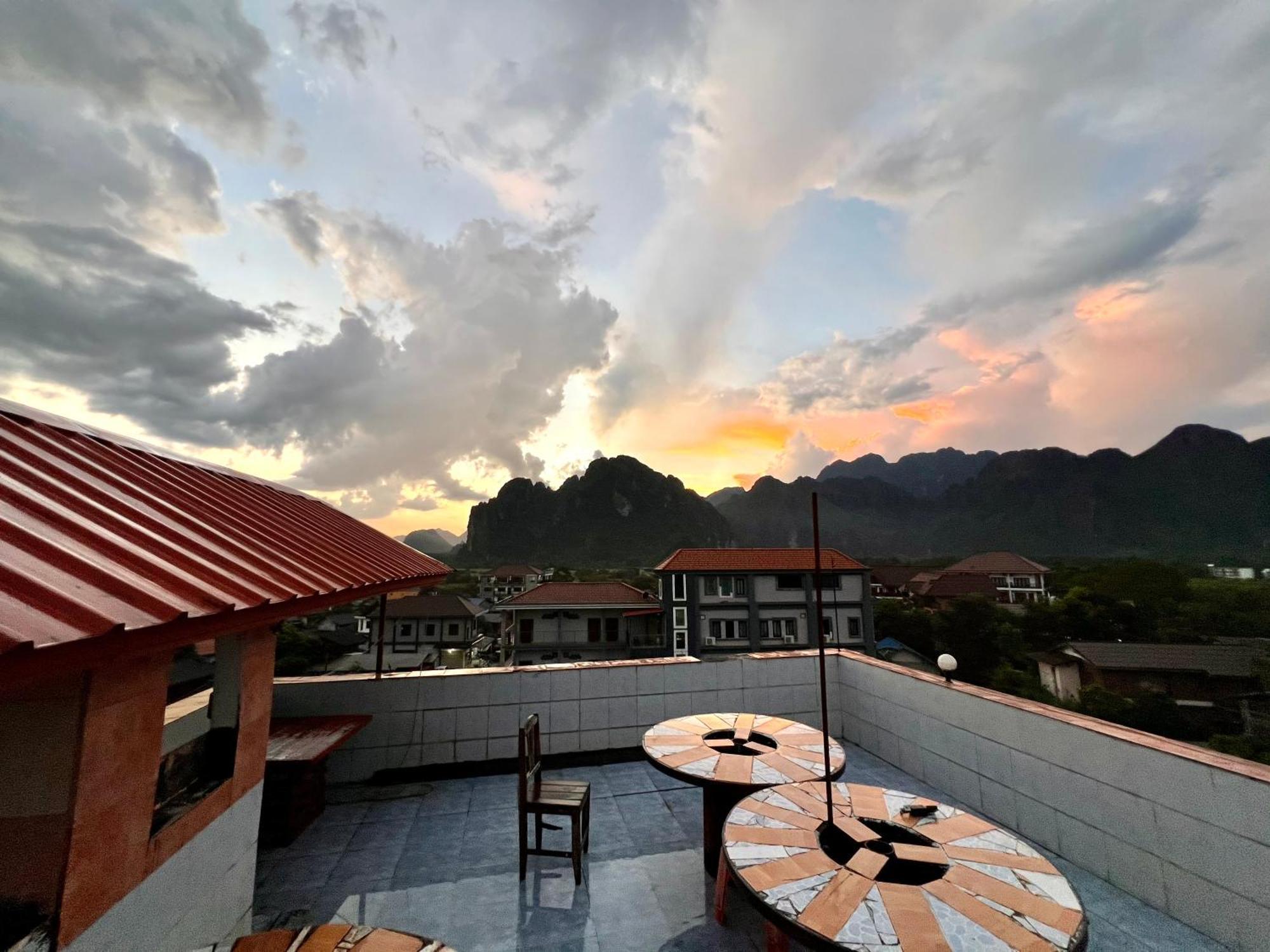 Easy Go Backpacker Hostel Vang Vieng Extérieur photo