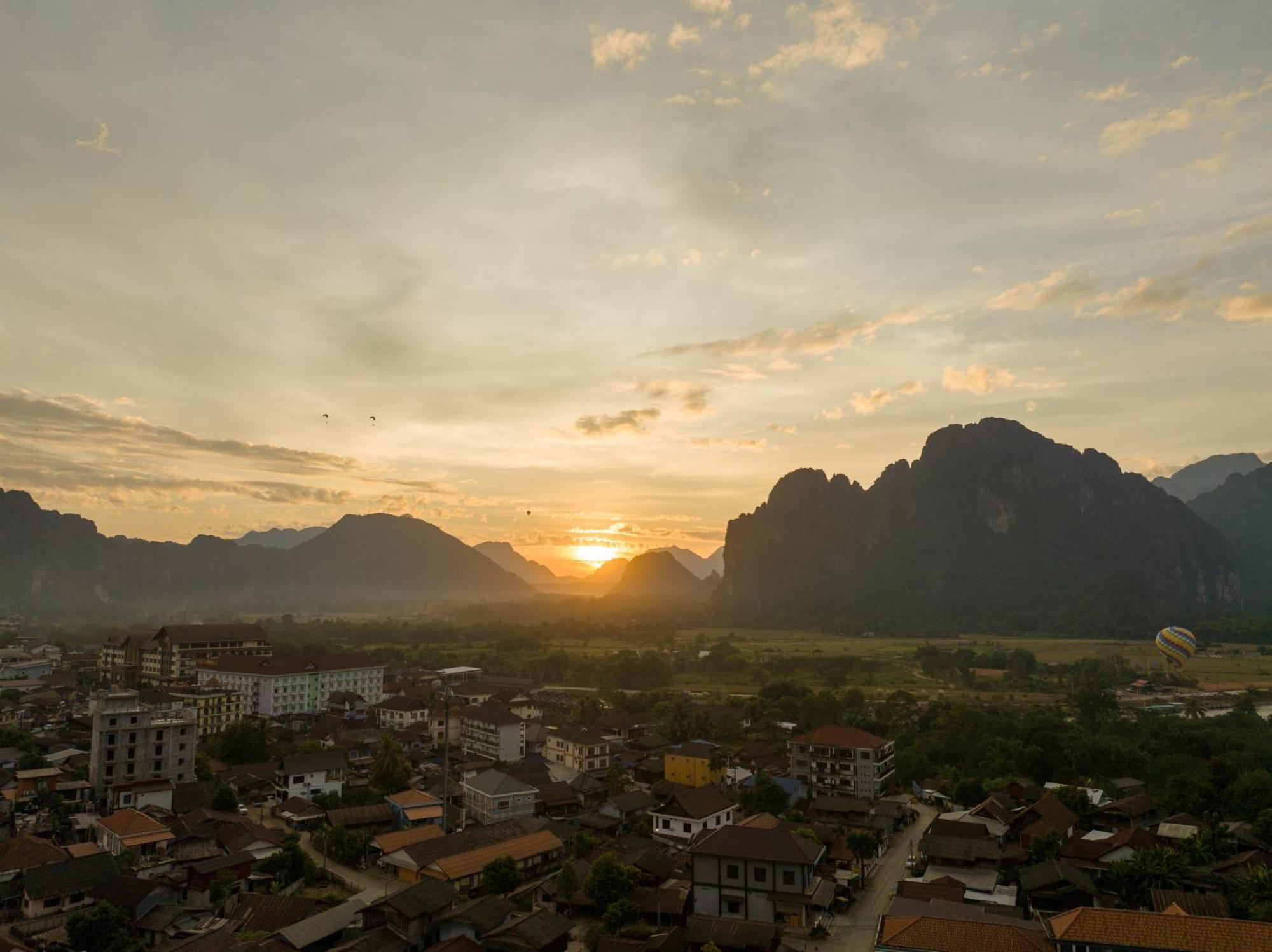 Easy Go Backpacker Hostel Vang Vieng Extérieur photo