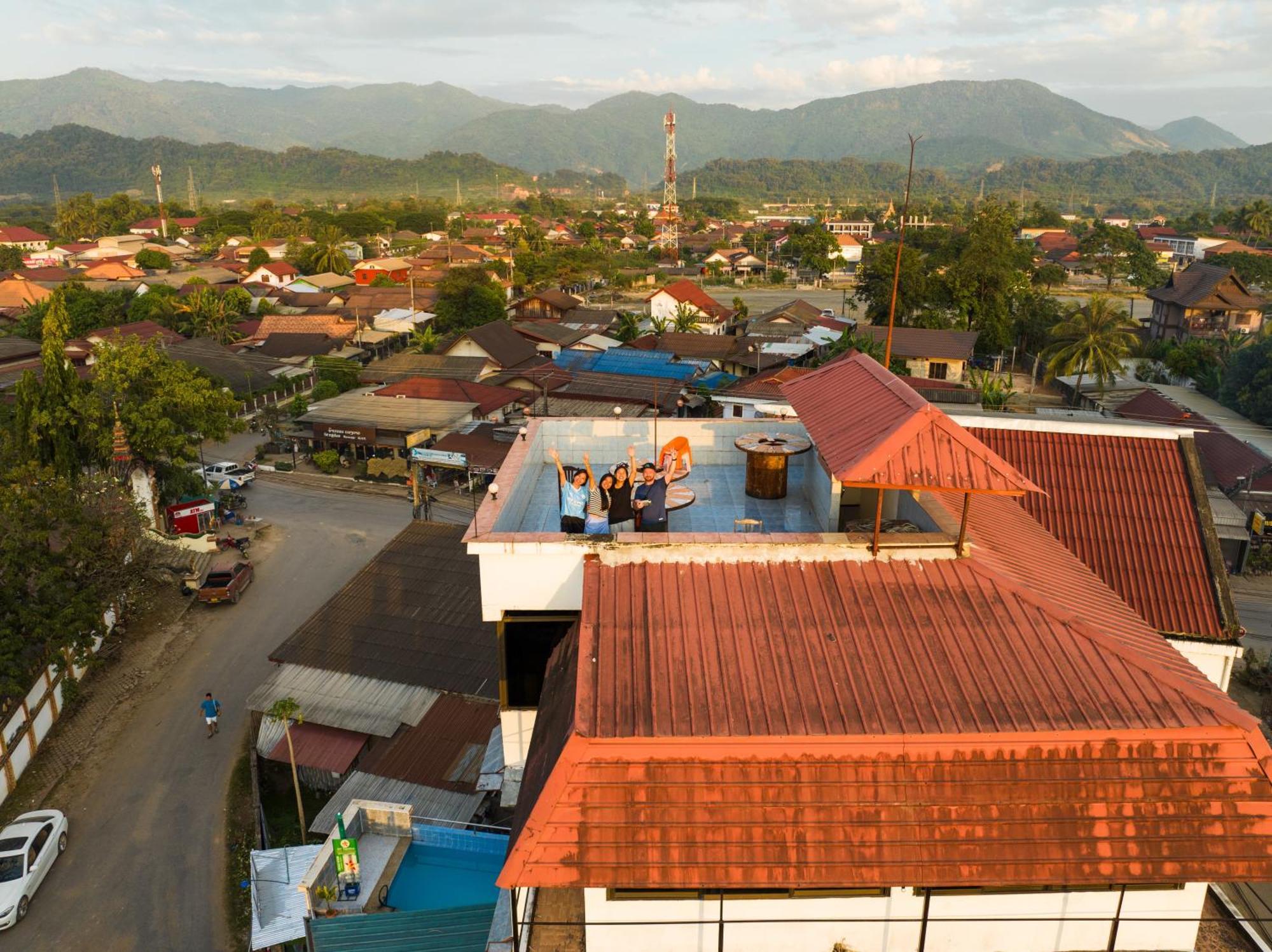 Easy Go Backpacker Hostel Vang Vieng Extérieur photo