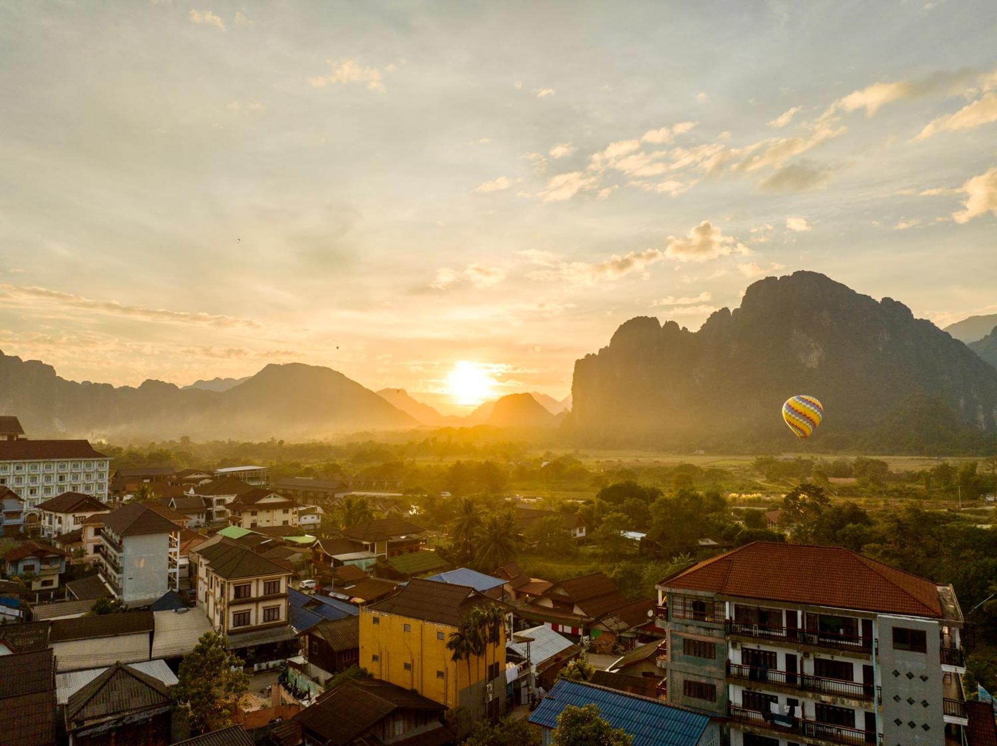 Easy Go Backpacker Hostel Vang Vieng Extérieur photo