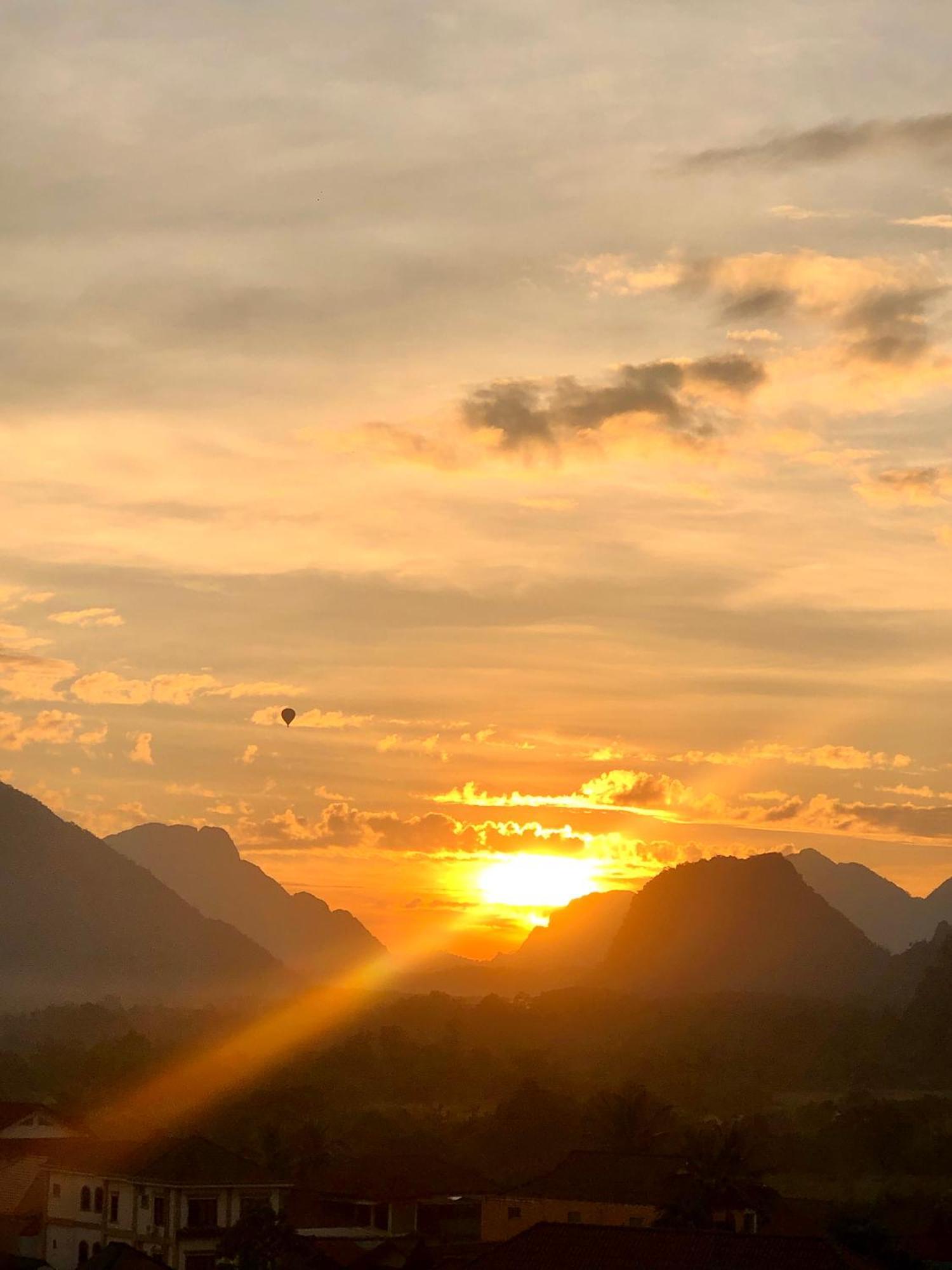 Easy Go Backpacker Hostel Vang Vieng Extérieur photo