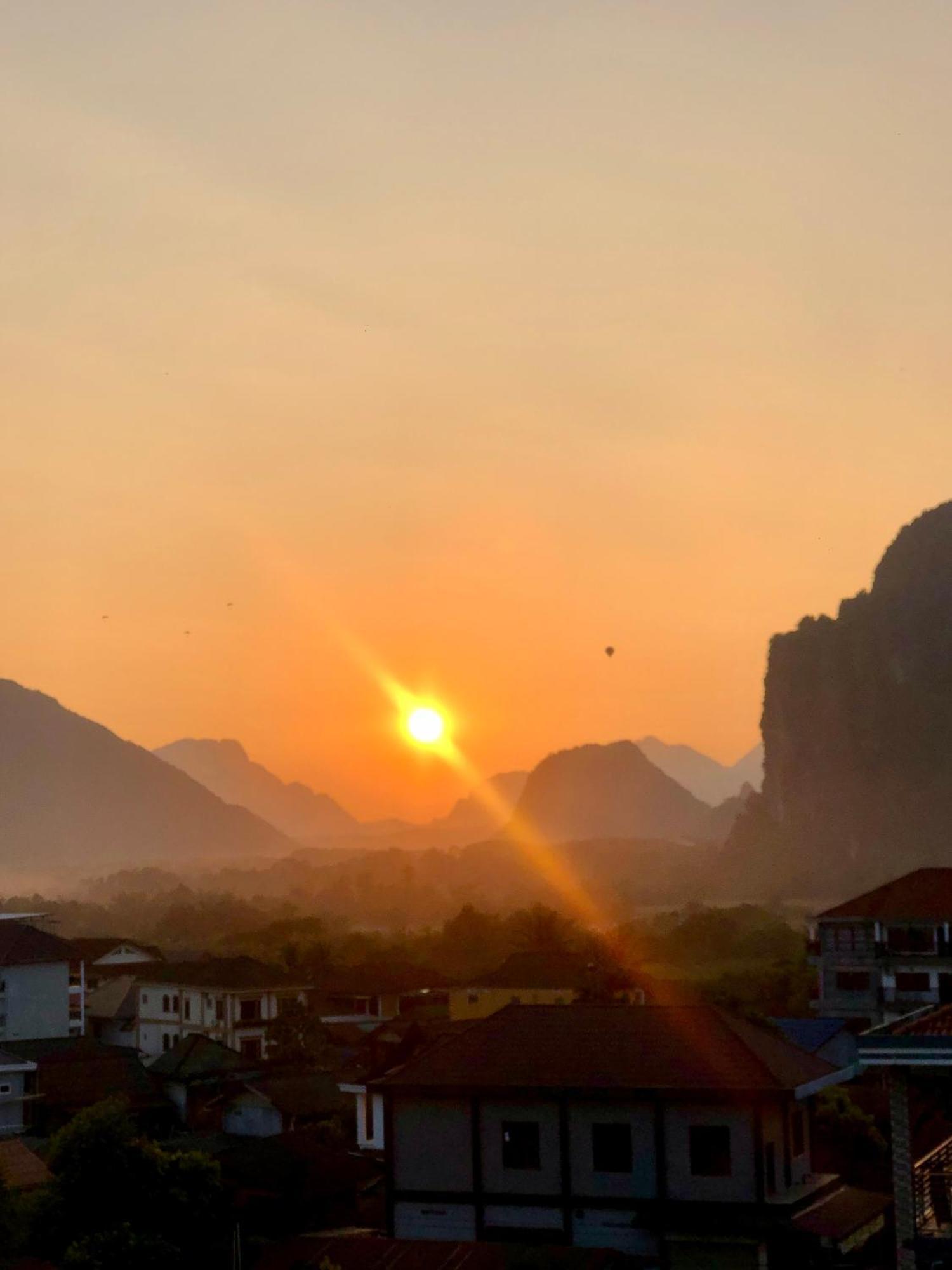 Easy Go Backpacker Hostel Vang Vieng Extérieur photo
