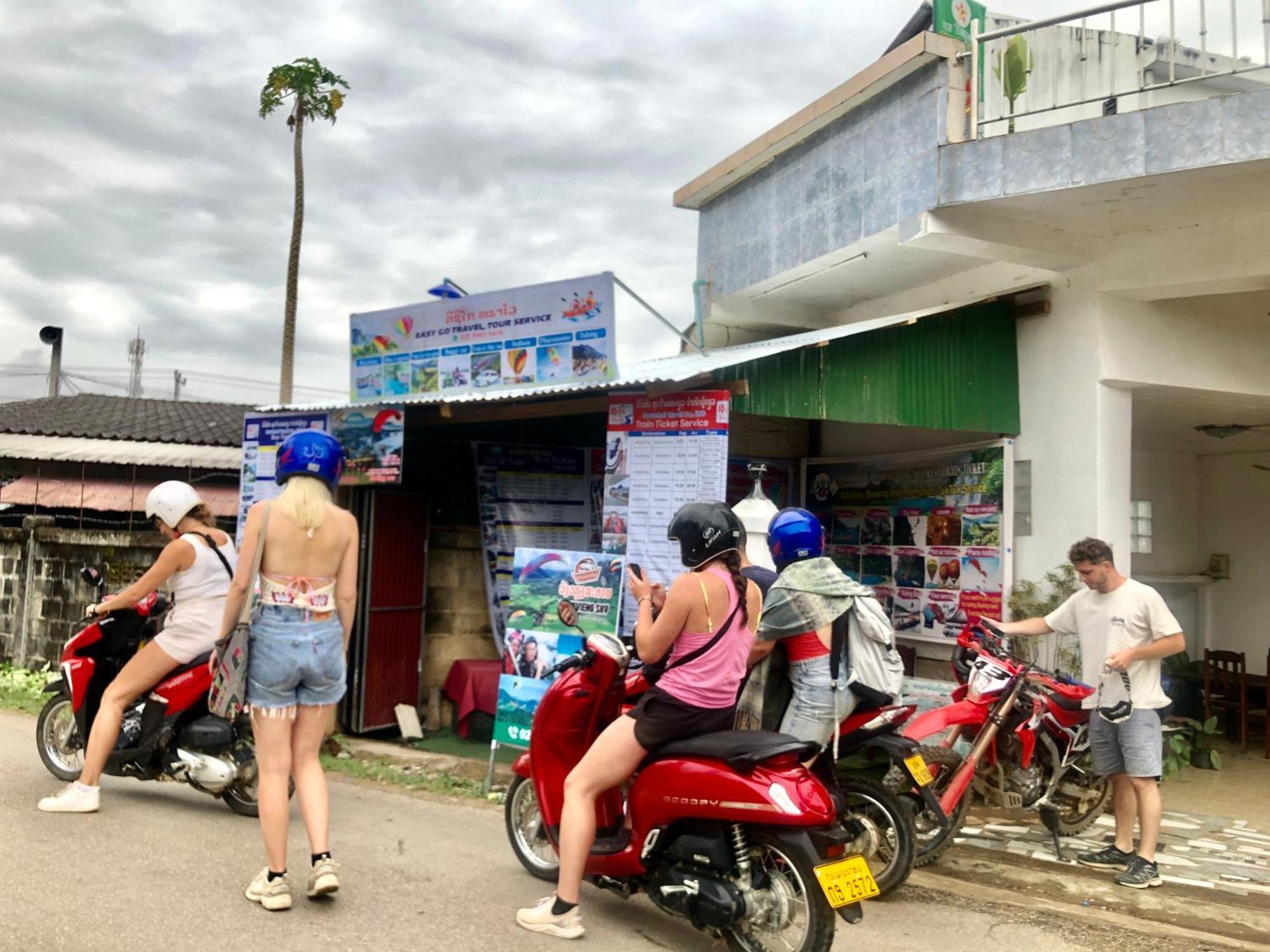 Easy Go Backpacker Hostel Vang Vieng Extérieur photo