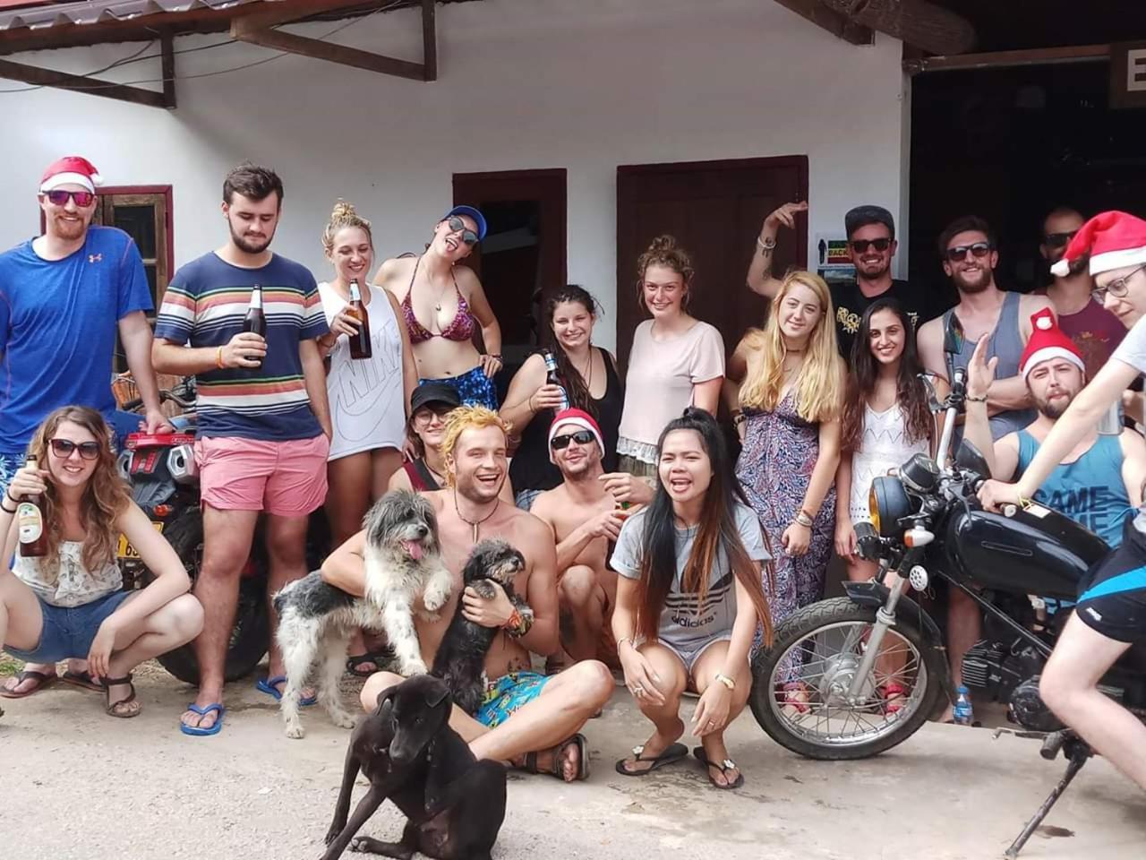 Easy Go Backpacker Hostel Vang Vieng Extérieur photo